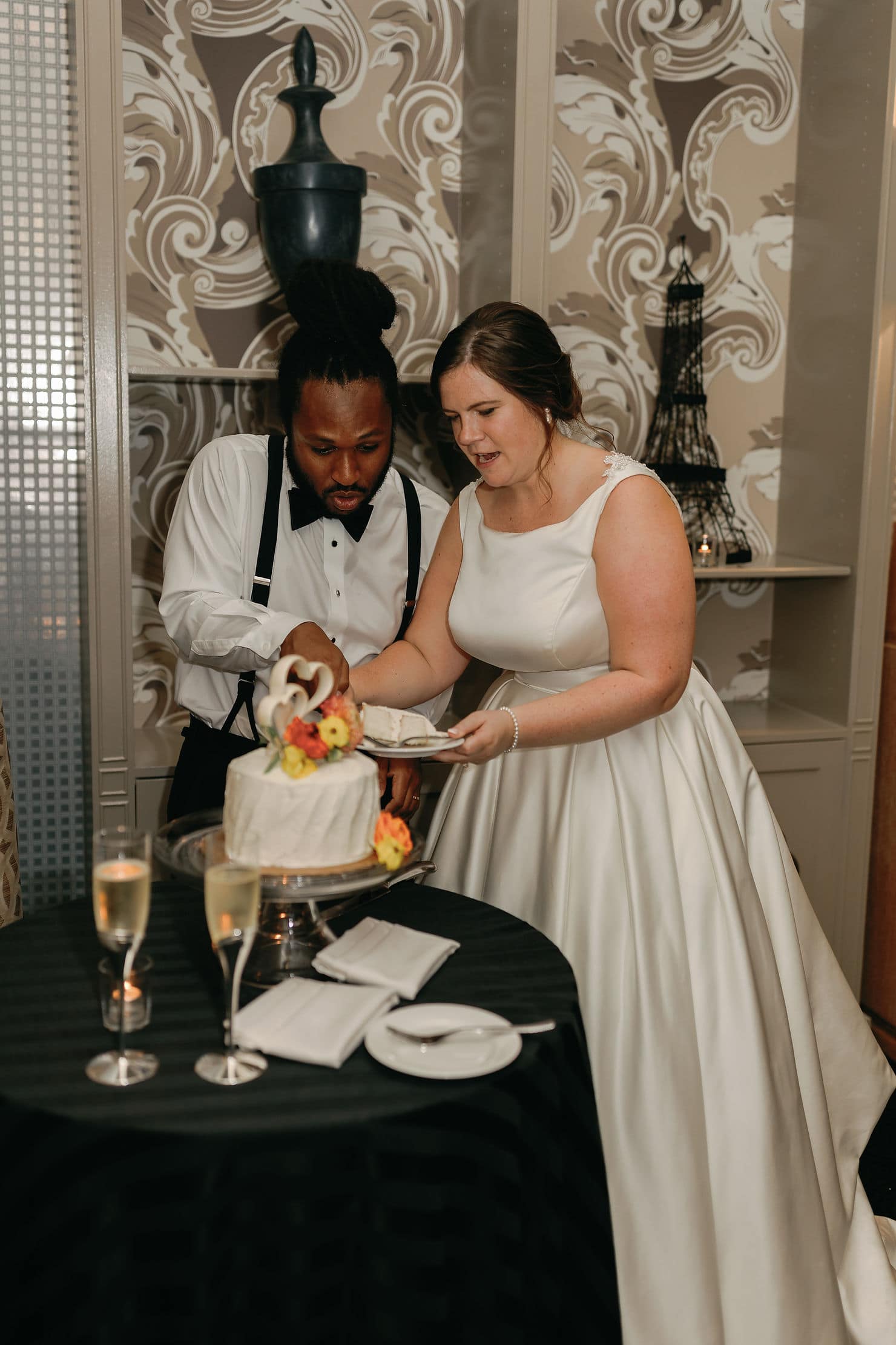 Washington DC wedding Venue Hotel Monaco cake cutting