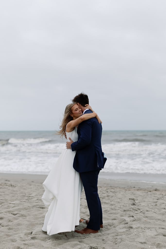 A couples embraces by the sea with honest, unfiltered emotion 